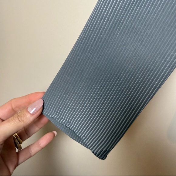 Babaton Gray Pleated Blouse - Picture 11 of 11